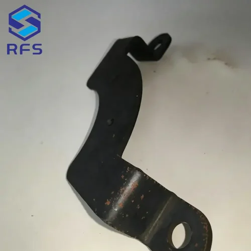 op-maat-gemaakte-beugel-van-gezwart-plaatstaal-RFS